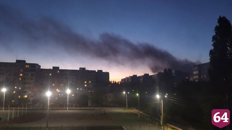 Микрорайон заволокло дымом из-за пожара в офисном здании