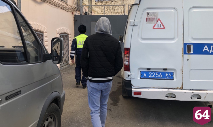 В Саратове любитель тонировки второй раз попал под арест