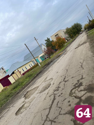 Саратовцы пожаловались на разбитую дорогу у вокзала
