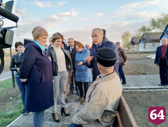 Саратовский губернатор предложил сделать в поселке «Ветеран» автоматический полив 