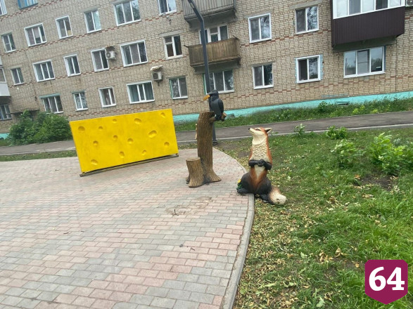 Вандалы изуродовали сказочные скульптуры в городской аллее