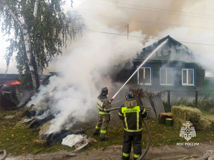Пожарные тушили частный дом на улице Восточной