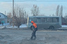 Под Саратовом укладывают асфальт методом втаптывания