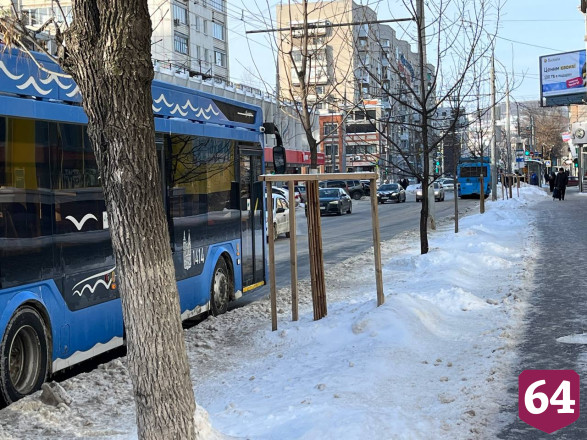 В центре Саратова из-за обрыва проводов встали троллейбусы