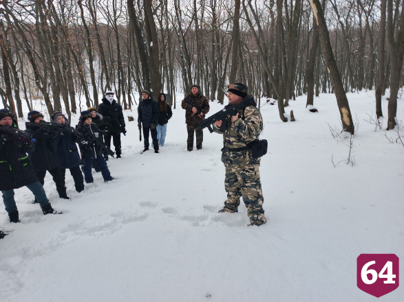В Саратове с детьми участников СВО сыграли в лазертаг