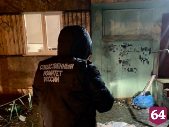 Саратовцы обнаружили у дома труп неизвестного