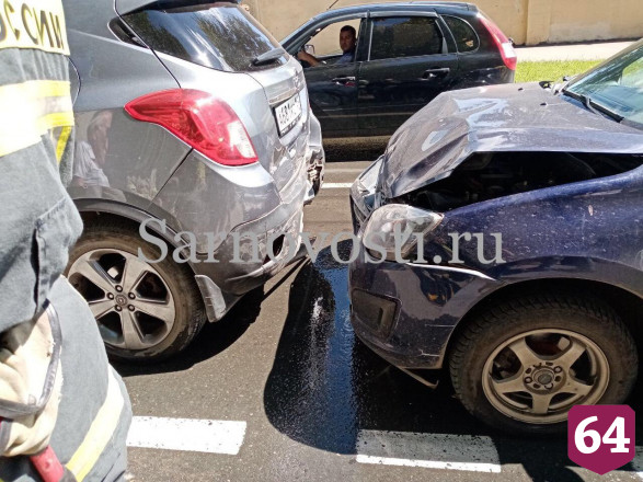 В центре Саратова пассажирка иномарки травмировалась в ДТП