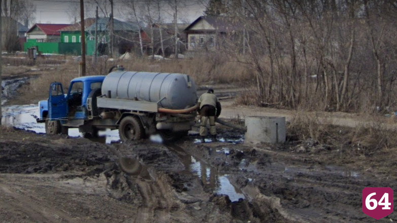 Саратовцы пожаловались на зловонный слив нечистот у частного сектора