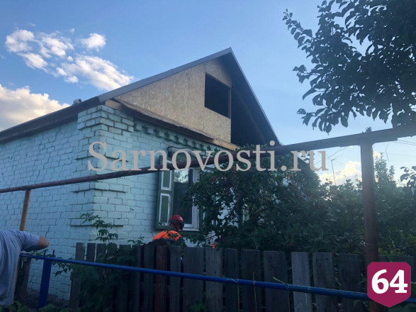 Житель Саратова упал с чердака и проткнул бедро трубой