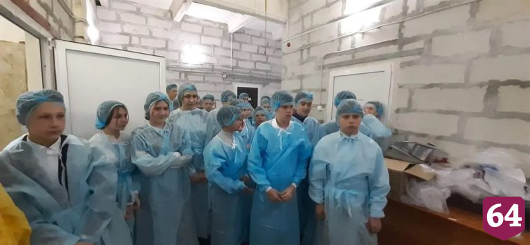 Студенты и школьники побывали на швейной фабрике и грибном комбинате 