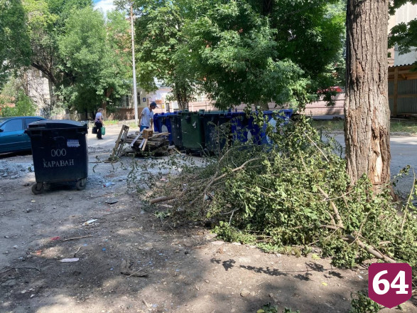 Саратовцы пожаловались на изуродованный в центре города двор