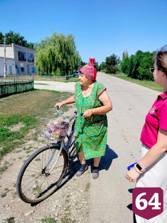 Саратовские женщины после ремонта дороги сменили резиновые сапоги на туфли