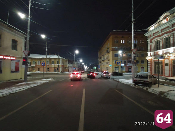 Перед Новым годом в центре Саратова столкнулись две иномарки