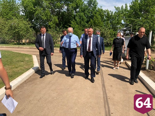 Губернатор поблагодарил коллектив Энгельсского дома-интерната за труд