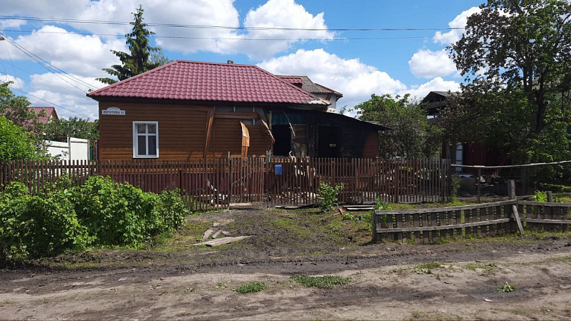 Два человека обгорели на пожаре в частном доме под Саратовом
