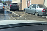 В Саратове автохамы перекрыли тротуар у СТО