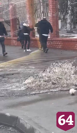 В Саратове водитель маршрутки избил прохожего у больницы