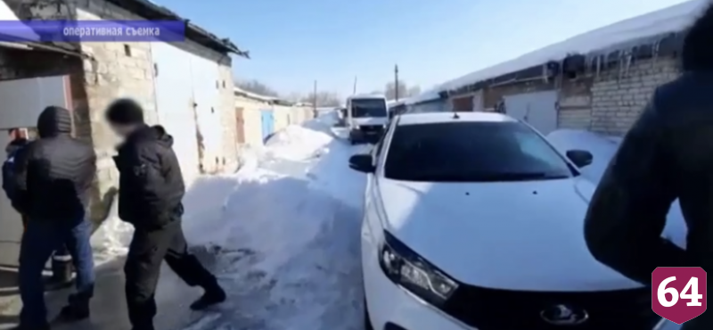 В гараже саратовца обнаружили арсенал оружия