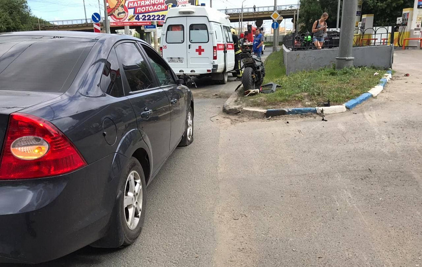 Байкер разбился в ДТП с легковушкой в Саратове