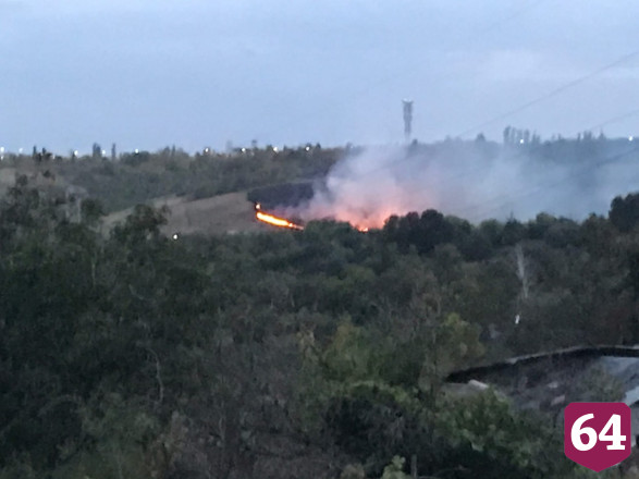 Рядом с парком Победы произошел природный пожар