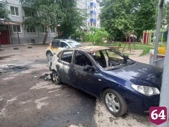 Поджог иномарки под Саратовом попал на видео
