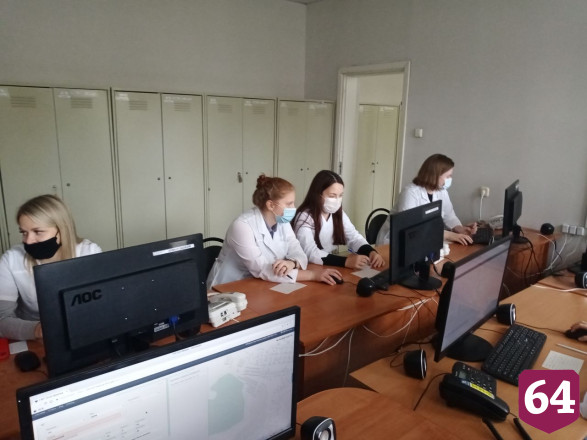 В Саратове диспетчерами в «скорую» устроили 15 студентов 