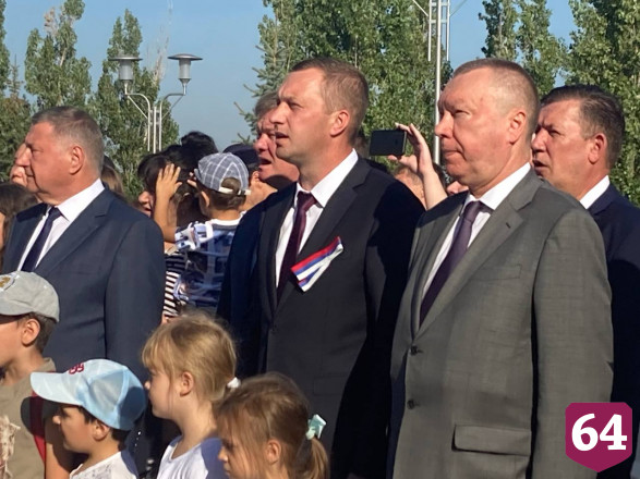 В Саратове развернули 810-метровый флаг России
