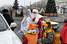 Саратовские полицейские переоделись в костюмы Деда Мороза и Снегурочки 