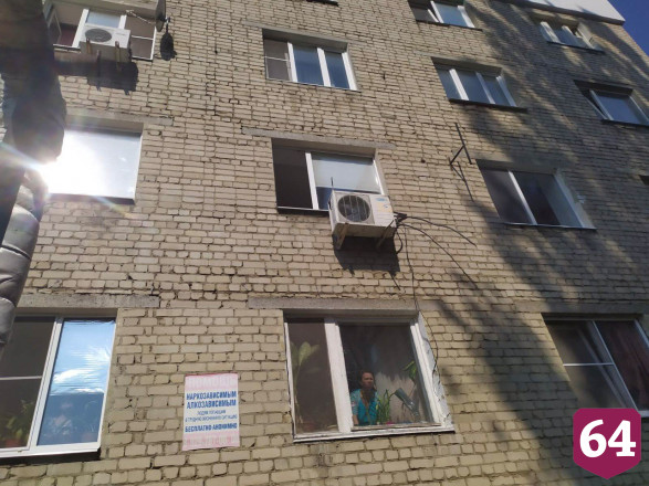 В Саратове годовалый ребенок выпал из окна