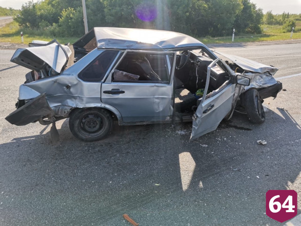 В аварии с грузовиком под Саратовом разбились пассажирки легковушки