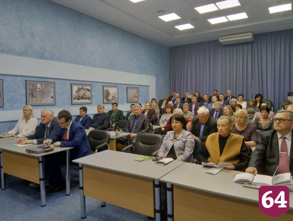 Саратовские предприятия предложили перевести с пластиковой на экологичную стеклянную тару 