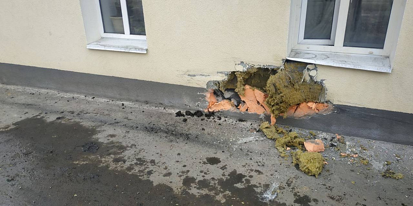 В Саратове пьяный водитель протаранил дом и сбежал