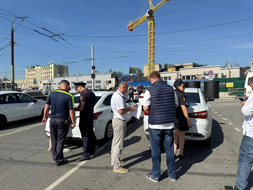 Двое таксистов попались на нарушениях во время рейда в Саратове