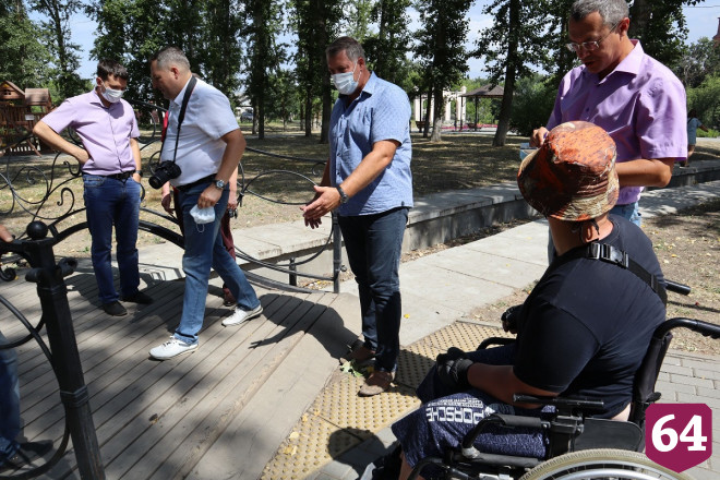 В городском сквере на месте пандусов поставили пушки