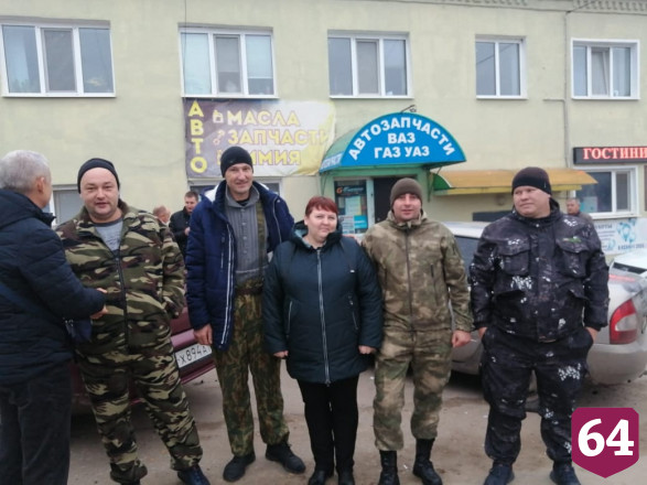 Мобилизованных саратовцев на проводах благословляли священники и имамы
