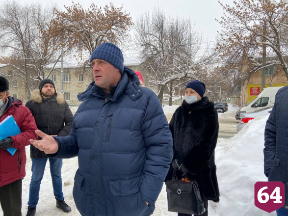 В Саратове для уборки снега не хватает дворников 