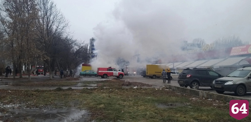 Пожар уничтожил шашлычную в парке под Саратовом
