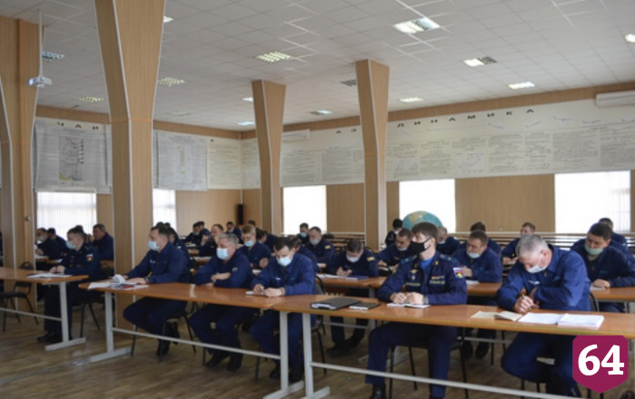 На авиабазе в Энгельсе обсудили боевую подготовку летчиков