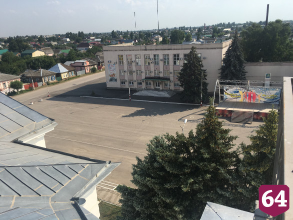 Саратовцы после пения пастора под гитару забрались на колокольню 