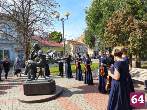 В Энгельсе после кражи туристических бычков вернули на прежние места