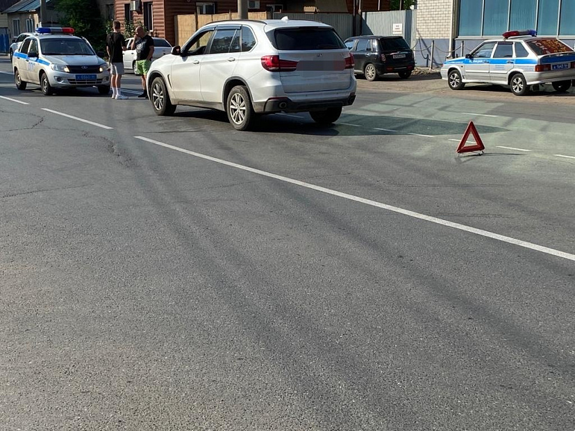 Под Саратовом 10-летняя девочка попала в больницу после наезда BMW