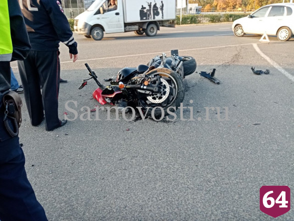 В ДТП на окраине Саратова разбился молодой байкер