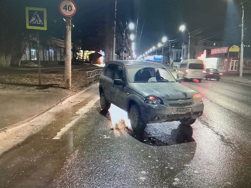 В Саратове внедорожник сбил женщину на переходе