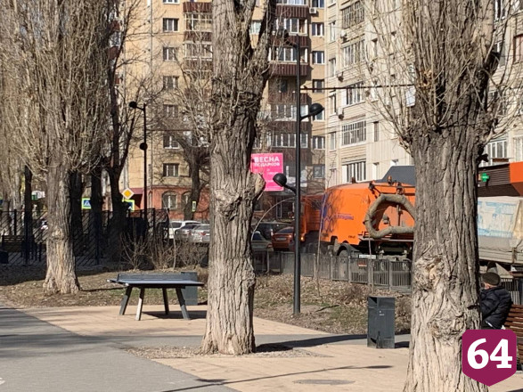 Жители Саратова попросили коммунальщиков не сыпать грязью в лицо