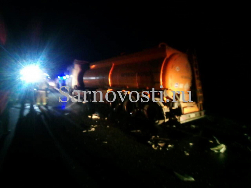 Под Саратовом в ДТП с бензовозом погиб водитель «Жигулей»