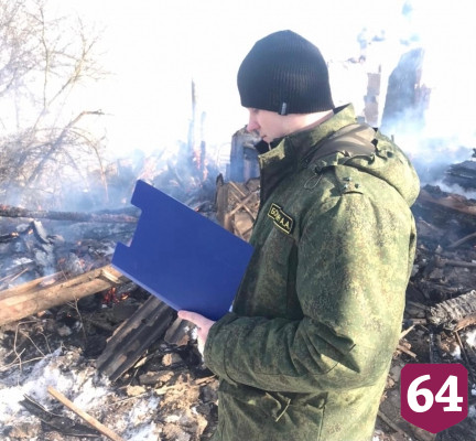 Житель Саратова погиб на пожаре в доме с печным отоплением