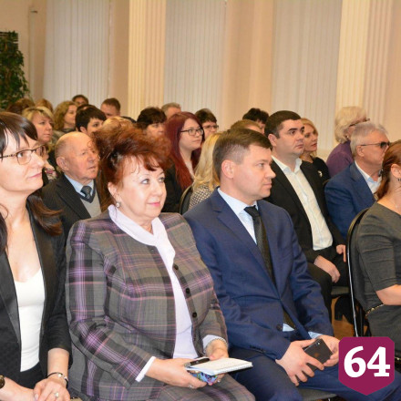 Энгельсские чиновники встретили предложения президента аплодисментами 