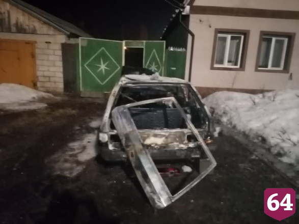 На улице Кооперативной сгорели два автомобиля