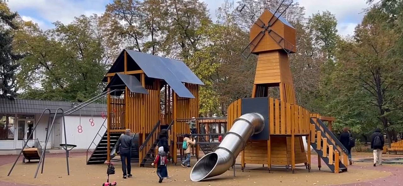 В «Липках» открылась одна из самых больших в Саратове детских площадок
