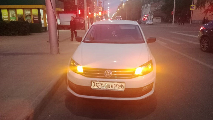 В Саратове иномарка сбила электросамокатчика